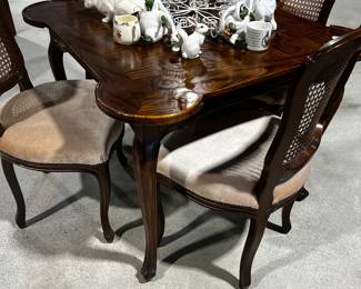 Game Table / Italy w/ 4 Chairs
Bunnies & Wire Cupcake Stand