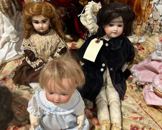 DOLLS to clear from the Antique Shop !
Antique