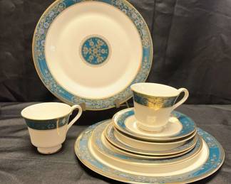 Royal Doulton Carlyle Service for 2 10 pieces