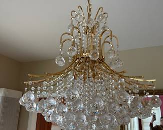 Crystal
Chandelier -must have a licensed electrician remove