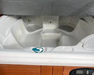 Hot springs spa - hot tub jacuzzi Easily removable - has an issue (repair costs $500) Cost of Hot tub $400 - once fixed would sell at $1900