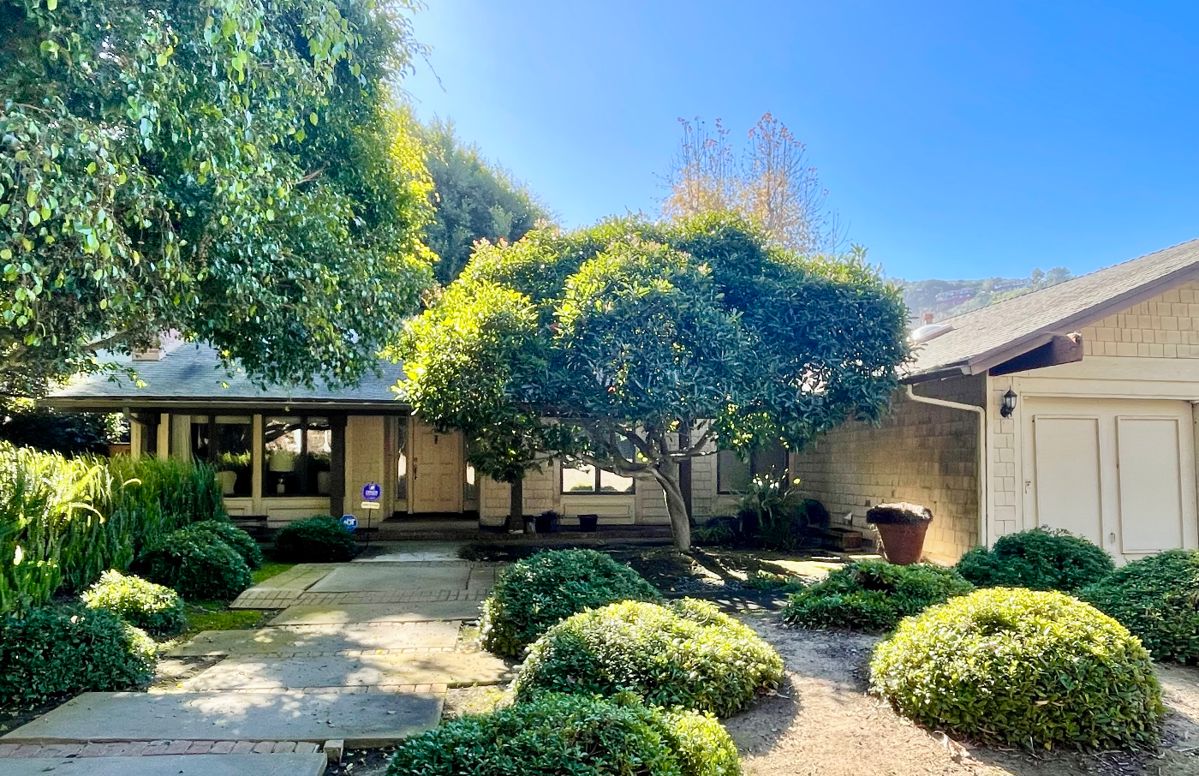 Estate Sale Sat& Sun 9-1