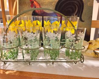 Vtg.  Metal green drink caddie -w/2 set of 4 vtg. Daffodil glasses 