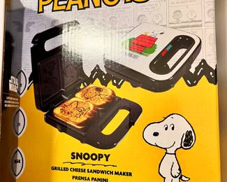new in box - Peanuts Snoopy grilled cheese maker 