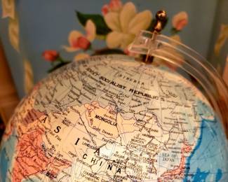 Vtg. Globe w/acrylic base 