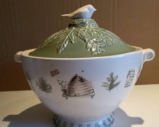 Pfaltzgraff Naturewood soup tureen 