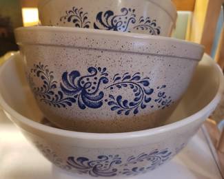 Vintage Pyrex Homestead Nesting Bowls