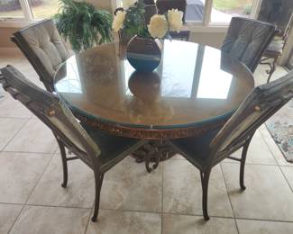 Round dining table with 6 chairs