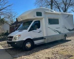 2009 25 ft Winnebago with Mercedes engine total loaded including generator one slide out