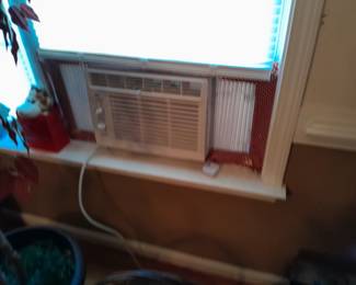 Set of 4 window air conditioning units $325.00 Neg