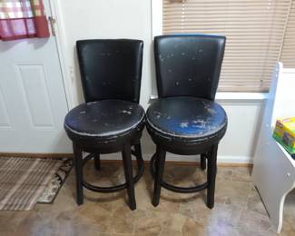 Sturdy high back chairs good bones
45.00 set of 2