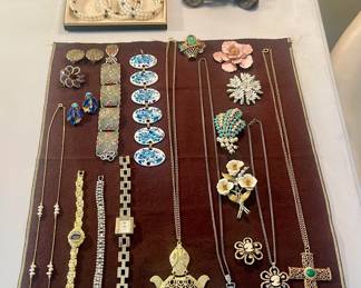 Assorted Jewelry 