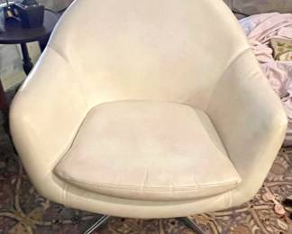 Mid-Century Swivel Pod/Egg Chair