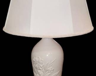 White Ceramic Vase Zing Ear Table Lamp
