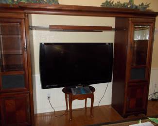 Entertainment center