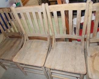 Set of 4 wooden chairs
