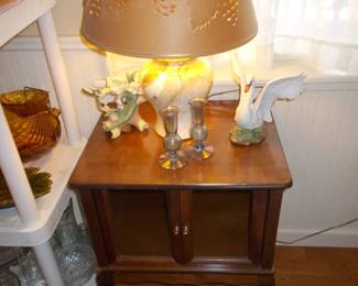 Curio end table