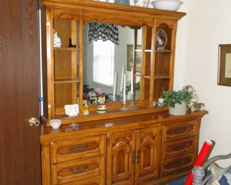 Would make an bar/coffee/tea/area