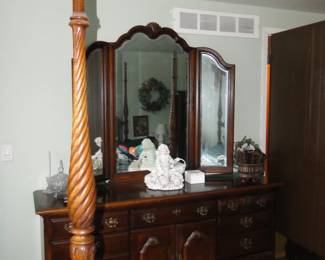 Large dresser and Tri-Fold mirror, matches that four poster bed