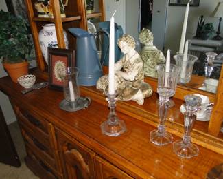 We have lots of great decorative items too, especially those two candlestick on the right, very impressive