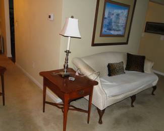 Pictures do not do this side table justice