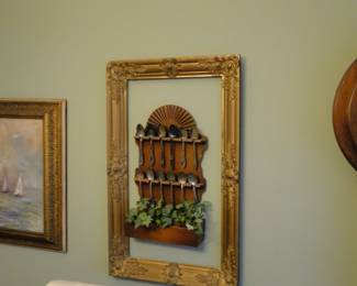 Little souvenir spoon set, with gold frame around.  How clever