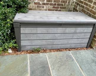 Outdoor chest to store pool items