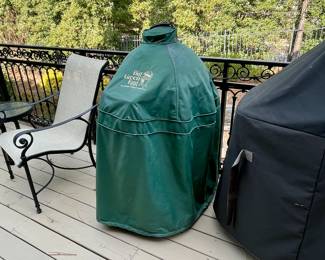 Great condition Green Egg with pizza maker