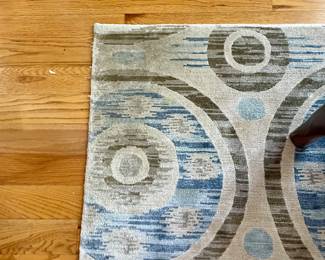 Modern circular geometric rug, where elegance meets contemporary design! Featuring a captivating blend of blue, grey, and white, this rug adds a fresh pop of color and an eye-catching focal point to any room. 