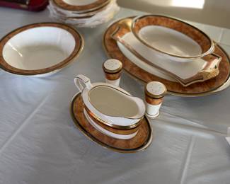 Noritake Cabot
8 soup bowls
8 serving pieces