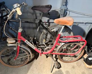 Vintage red bike by Binachi
