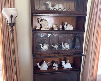 Globe and Weisner leaded glass five shelf bookcase