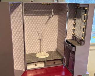 Elizabeth Taylor, doll case