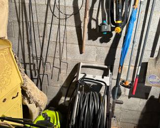 Like new garden equipment