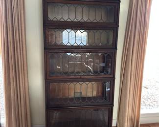 Antique oak 5 stacked lawyers Barrister bookcase by Globe Warnicke with leaded glass circa 1920. 