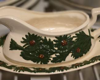 Ceramic gravy boat with underplate 
