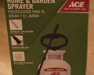 New in Box garden sprayer 