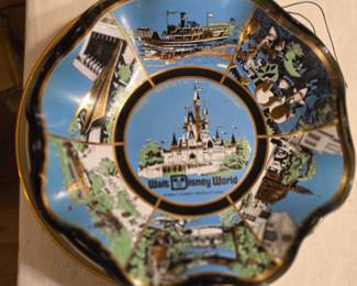 Walt Disney ruffled edge souvenir plate 