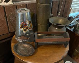 Rustic sunflowers tin pitcher
Copper jug
Dachshund dog crate
Double tiered side table