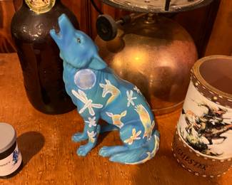 painted howling wolf