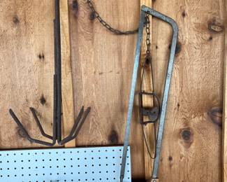 wildlife animal trap with grapple