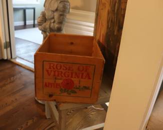 ANTIQUE ROSE OF VIRGINIA WOODEN APPLE CRATE E.W. BARR, WINCHESTER, VA