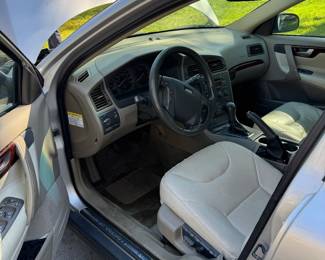 Volvo V 70 Wagon  2001  Brand new Battery 227677 Miles  Runs Smooth! 