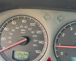 Volvo V 70 Wagon  2001  Brand new Battery 227677 Miles  Runs Smooth! 