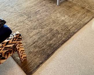 Modern and Contemporary Sari Silk Hand Knotted Rug Brown & Black No Border 