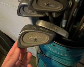 C90 - $75 - MacGregor Jack Nicklaus Golf Club Set with Bag. 