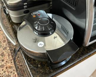 C41 - $12 Oster Waffle Maker