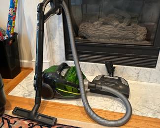C34 - $75 - Electrolux UltraActive Vacuum model EL4307