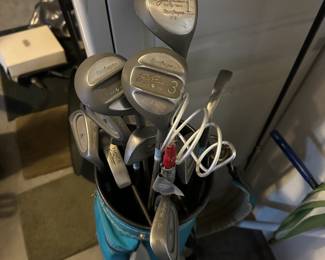 C90 - $75 - MacGregor Jack Nicklaus Golf Club Set with Bag. 