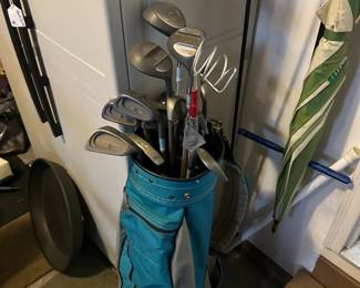 C90 - $75 - MacGregor Jack Nicklaus Golf Club Set with Bag. 